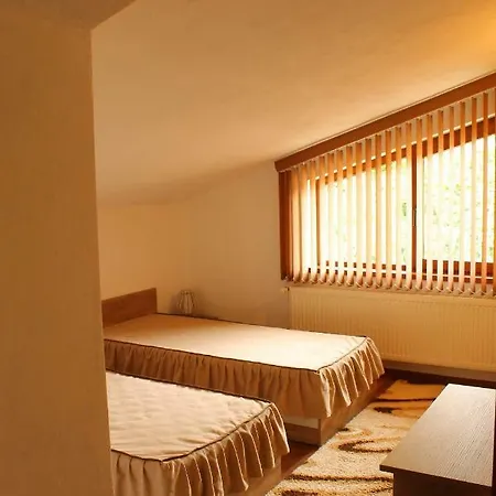 за гости диневи 3* Kalofer